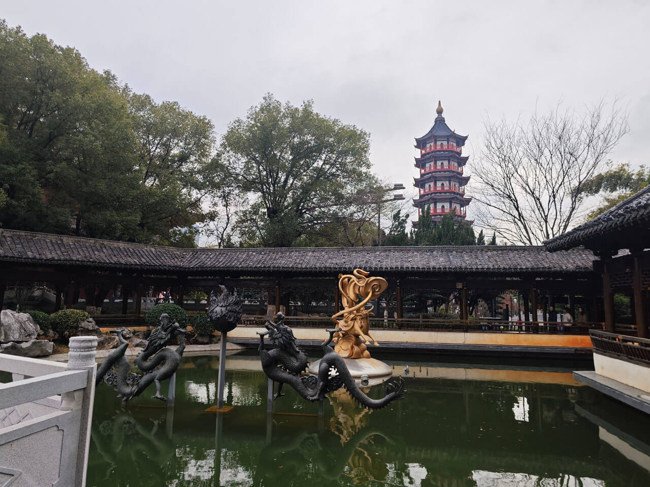 绳金塔