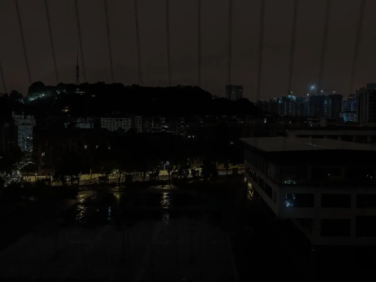 啊!乌山!乌山挺起了健美的胸膛!