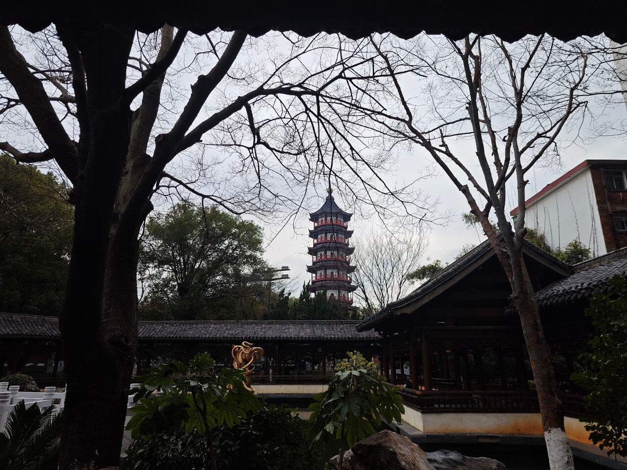 绳金塔